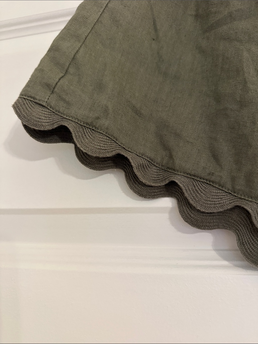 Tuckernuck Olive Scallop-Hem High-Waist Elastic Ava Shorts - Picture 2 of 4